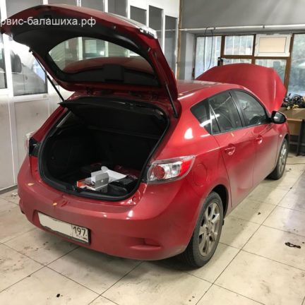 Mazda 3 демонтаж старой и установка новой сигнализации